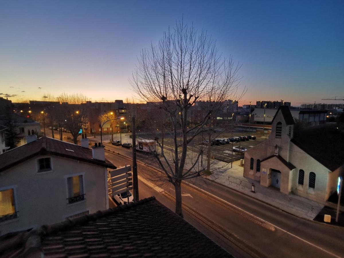 Bagneux Paris Confort Netflix RER B Extérieur photo